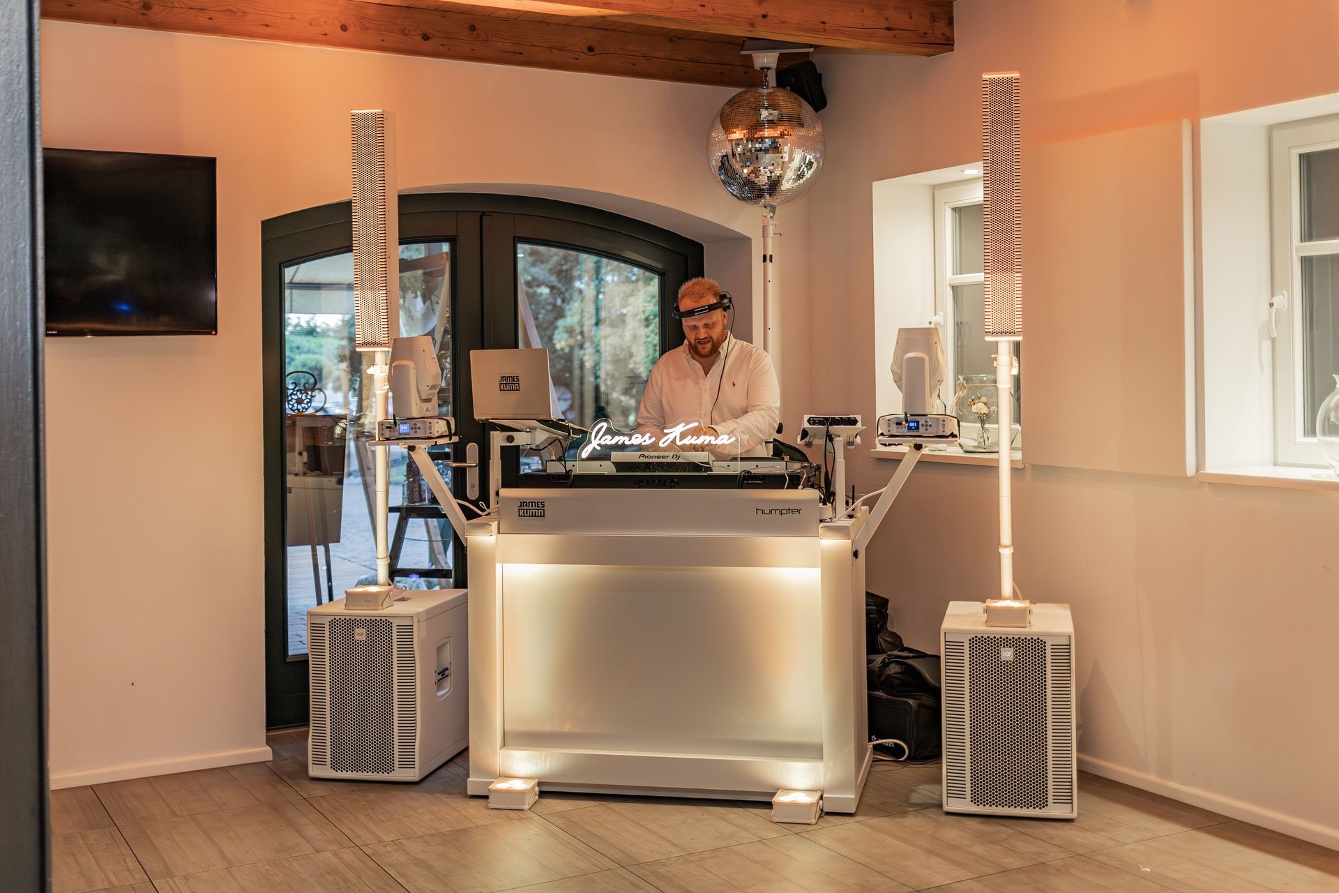 Hochzeits- DJ Services